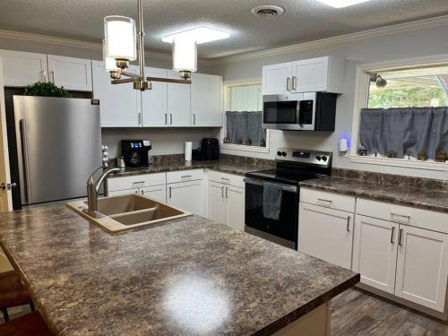 Southaven House | Close to Memphis NOT IN Memphis Full Kitchen
