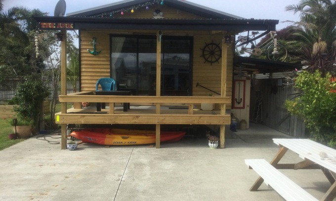 Bowentown House | Close to ocean beach, harbour , boating club