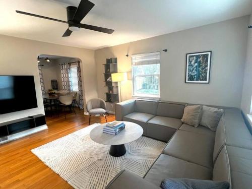 Del Ray House | Close To Old Town Alexandria And All Things Dc