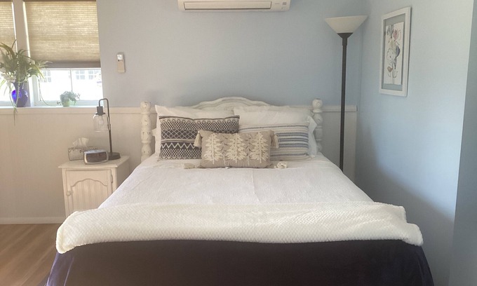 Oxford Cottage | Close to Oxford and Miami U. Pet friendly. Country setting.