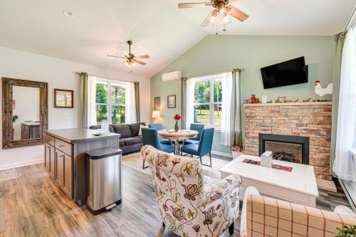 Brodheadsville House | Close to Slopes Lakeside Cottage in Pocono Mtns