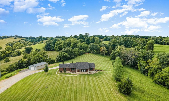 Corinth House | Close to the Ark! Incredible views on 10 private acres w/firepits!