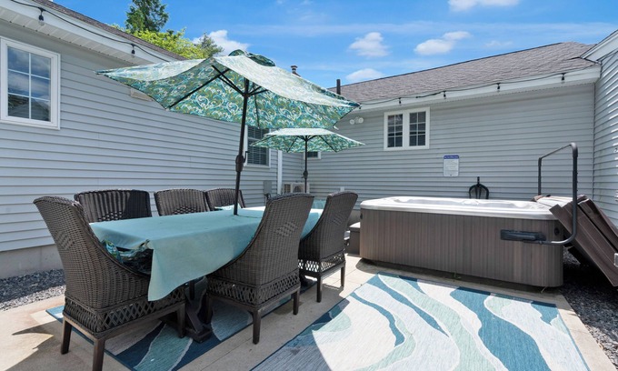 Wells Apartment | Close to the beach 1BDR with large, private fenced in yard