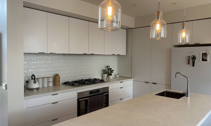 Torquay House | Close to the beach and shops