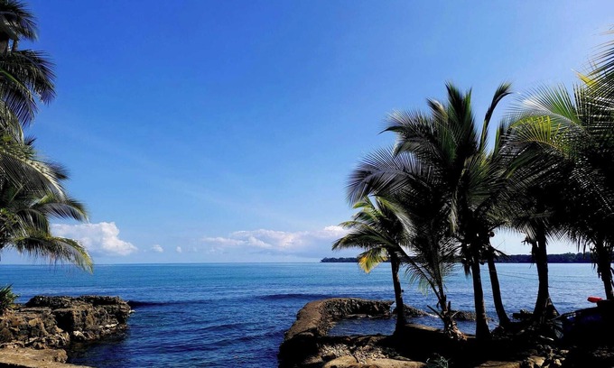 Cahuita Cabin | Close to the beach! Cabina C 1 for up to 5 people. Fully equipped kitchen!