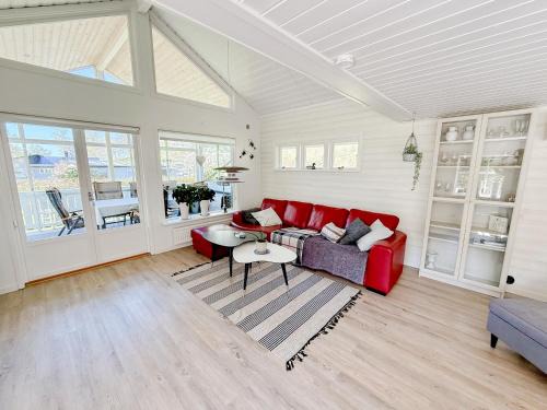 Falkenberg House | Close to the Beach, Large Garden with 2 Patios & BBQ