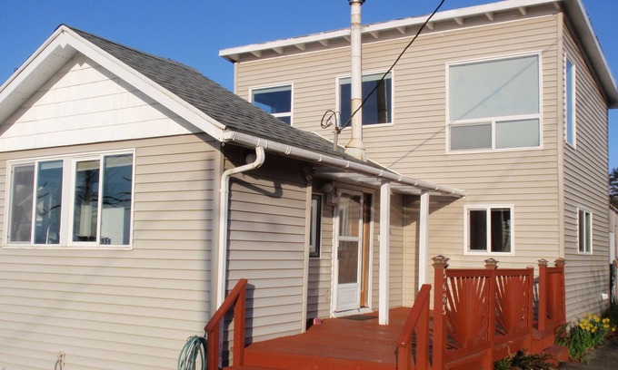 Cape Meares Cottage | Close to the Beach! Ocean View from every room! Pet Friendly 3- bedroom house
