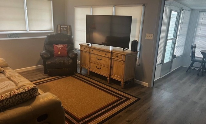 Laurel House | Close to the beach!
