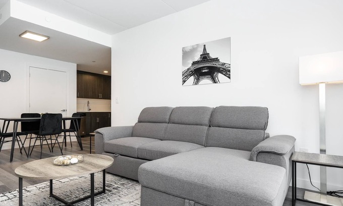 Fort Gary Apartment | Close to UM + South Winnipeg + Bright 2 Bdr +Free Parking (103-30 UC)