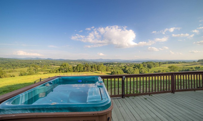 Lexington House | Close to VA Horse Ctr. and downtown Lexington, W&L, VMI. Sleeps 11. Mtn views.
