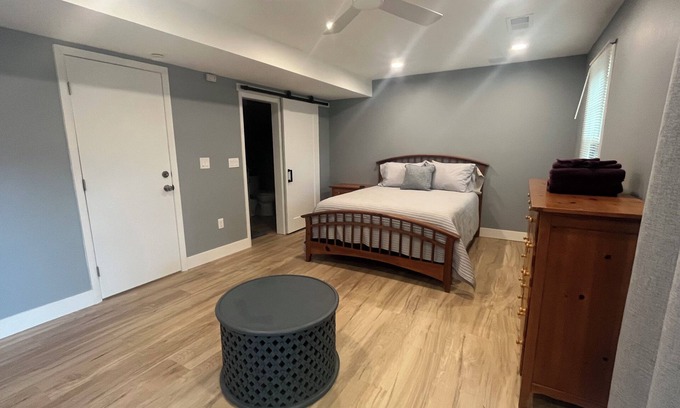 Hethwood - Prices Fork House | CLOSE TO VT - New renovation-4 bedroom townhouse-near a bus stop-with parking!
