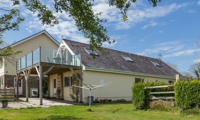 Andreas Cottage | Close Vark Farmhouse - a holiday cottage that sleeps 2 guests in 1 bedroom
