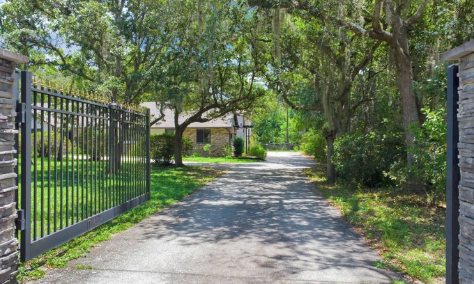 Chuluota Apartment | Cloud 9 - Cozy studio with WiFi, AC in charming Chuluota, FL