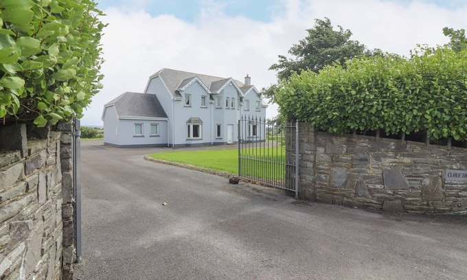 Kilrush Cottage | CLOUGHOGE HOUSE, character holiday cottage in Kilrush, County Clare