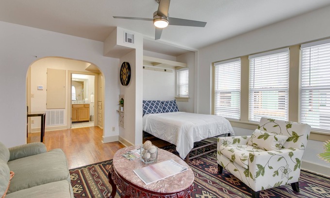 Midtown Apartment | [CLR 15] Bright OKC Midtown Studio - Coolest neighrhood, Apartment, ONE mile away from Downtown.