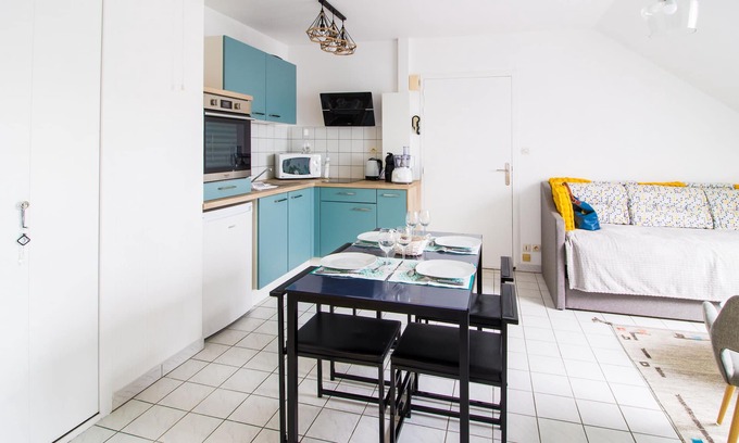 Carquefou Apartment | Club House 3 - Cottage in the Heart of Carquefou - bus N ° 85 at 50m