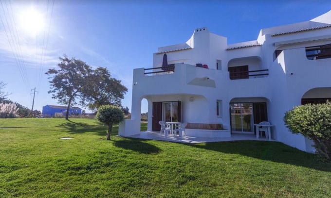 Alpouvar Apartment | CLUBE ALBUFEIRA - Ground floor 3 bedroom, POOLSIDE Free WIFI + UK tv