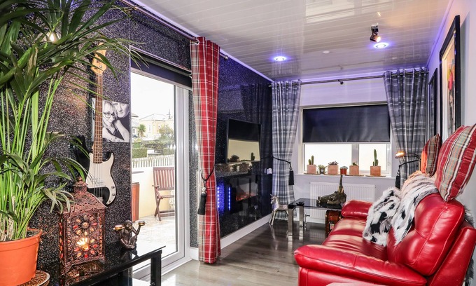 Castlerock Cottage | CLUBHOUSE VIEW APARTMENT, pet friendly in Castlerock