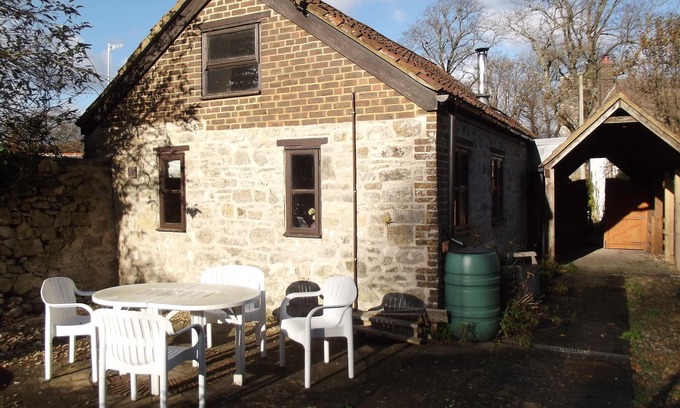 Owermoigne Apartment | COMPACT STUDIO BARN CONVERSION