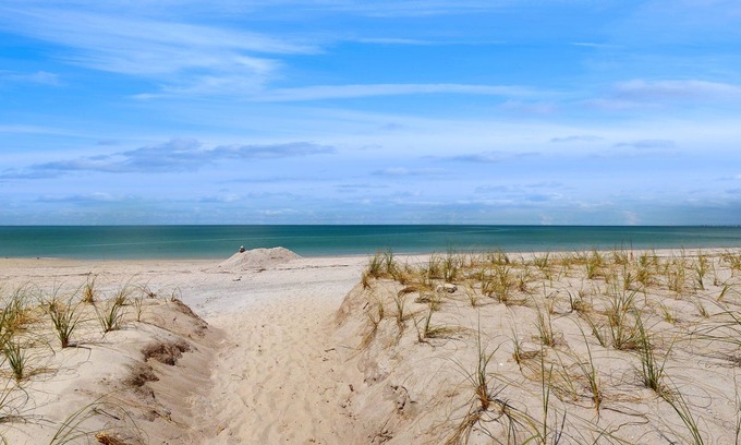Pass-a-Grille Historic District Apartment | Coastal dog-friendly condo with observation deck, best Gulf sunset views