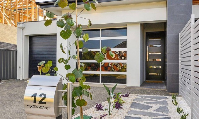 Fulham Gardens House | Coastal Beauty - bask in beautiful Henley Beach