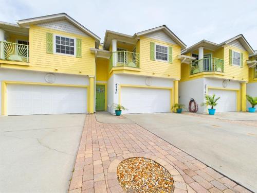 Port Canaveral House | Coastal Bliss Retreat - Beach Vibes & Rockets