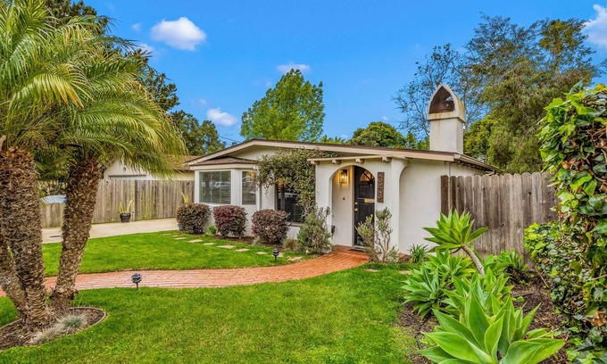 West Mesa House | Coastal bungalow with fenced yard & private outdoor living - 2 blocks from beach