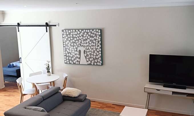Melbourne House | Coastal charm, spacious townhouse Ideal for families or groups of up to 8