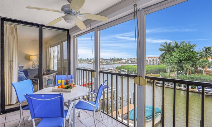 Vanderbilt Beach Condo | Coastal Condo Steps from Vanderbilt Beach