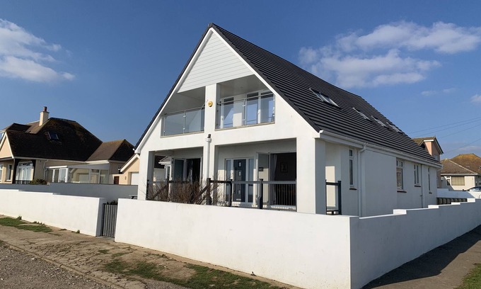 Peacehaven House | Coastal Cottage In A Stunning Cliff Top Location