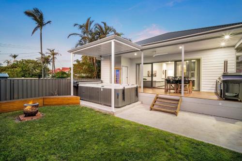 Merewether House | 'Coastal Cove' Your Year-Round Spa & Sauna Retreat