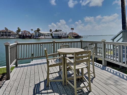 Corpus Christi Apartment | Coastal Cozy and a View