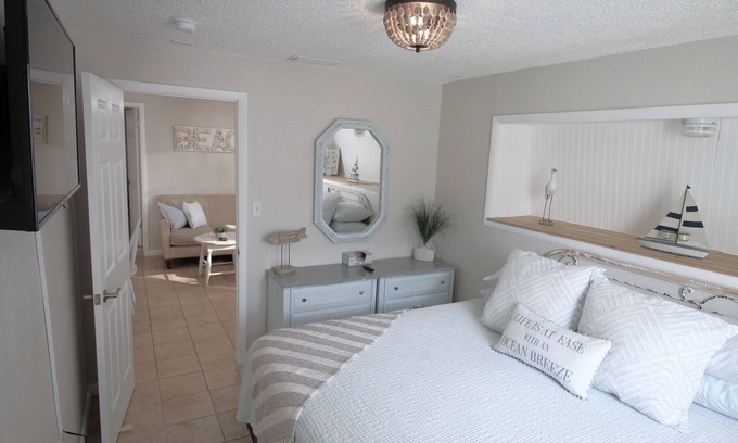 Dunedin House | Coastal Downtown Dunedin w/GOLF CART!