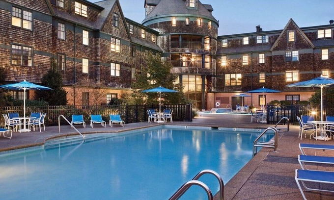 The Point Resort | Coastal Elegance in Newport – 3-Bedroom Suite at Club Wyndham Long Wharf
