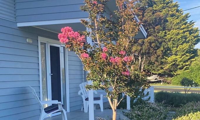 Tuross Head House | COASTAL ESCAPE @ TUROSS . modern, fresh, stylish cottage, close to lakes.
