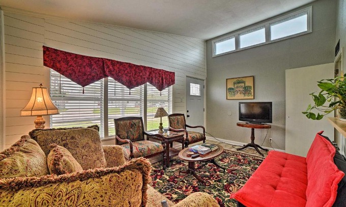 Bay Area House | Coastal Escape with Yard, Walk 1 Mile to Texas A and M