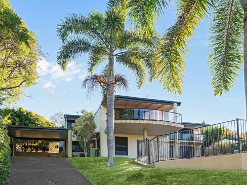 Ormiston House | Coastal Family Escape with Pool Balcony and Bay Views