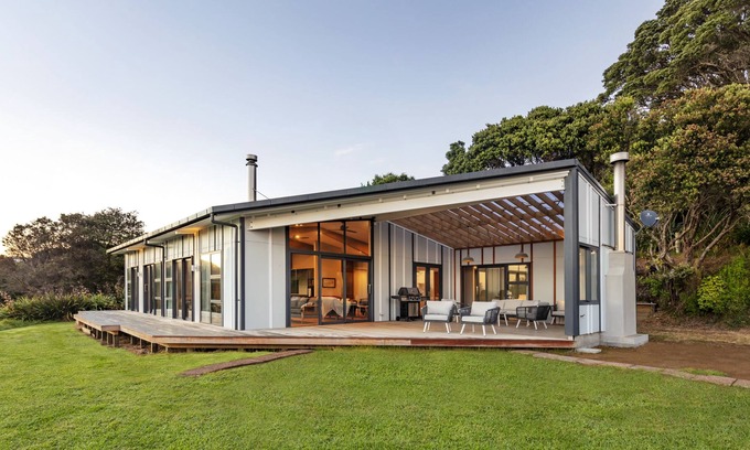 Waiiti House | Coastal gem - prime beachfront home at Waiiti beach.