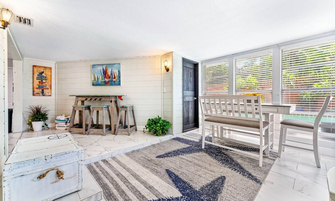 Vamo House | ☀Coastal Gem☀Heated pool & amazing location!☀