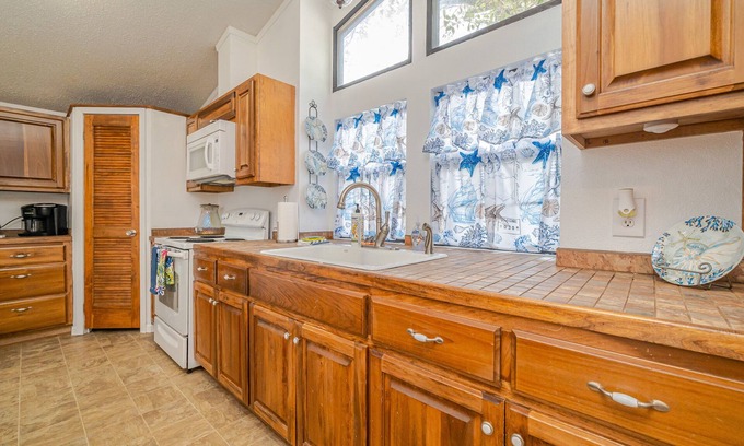 Aransas Pass House | Coastal Getaway with Fishing Pond! 3BR/2BA