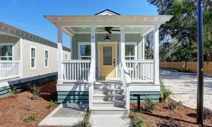Thunderbolt Cottage | Coastal Grandma Cottage - 5 min to SAV, 15 to Beach By Lucky Savannah