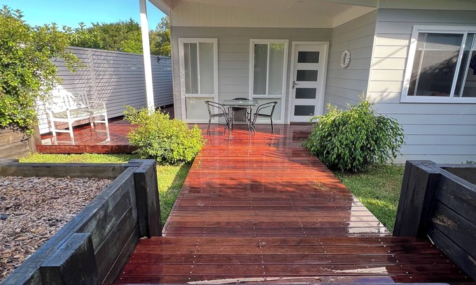 Wamberal Cottage | Coastal hideaway near beach