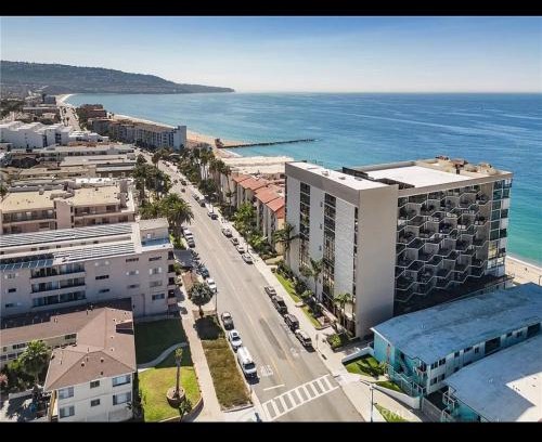 South Redondo Apartment | Coastal Paradise Retreat Stylish Oceanfront Condo