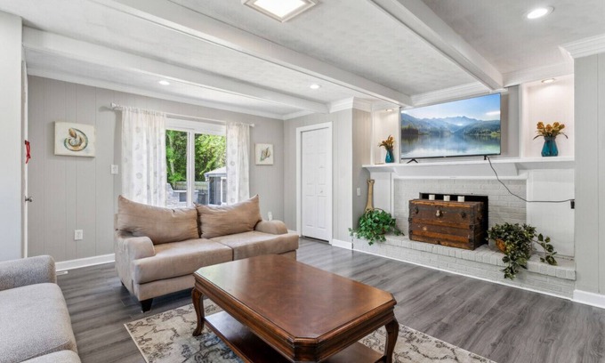 Coliseum Central House | Coastal Retreat @ Coliseum| Pool, Bonus Rm, Gazebo