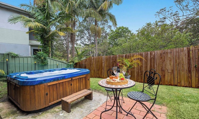 Valla Beach Apartment | Coastal self-contained unit, with Hot Tub! Pets welcome. 5 min walk to beach!