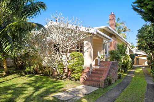Byron Bay House | Coastal Serenity - minutes to town & Clarkes Beach