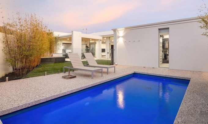 Spearwood House | Coastal Summer Family Retreat w/ Pool and 5 min From Coogee Beach