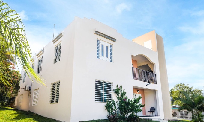 Mora House | "Coastal Vacations at Colinas del Atlantico: Your Perfect Retreat!"