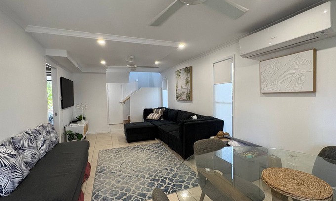 Caloundra Apartment | 'Coasterly' Osterley AVE Unit 1