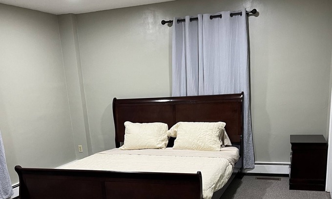Beckley Apartment | Cobblers Inn-great location lots of charm